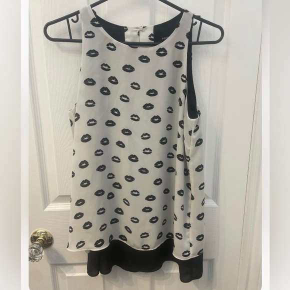 Premise Black and White Kisses Print Top - Picture 2 of 5